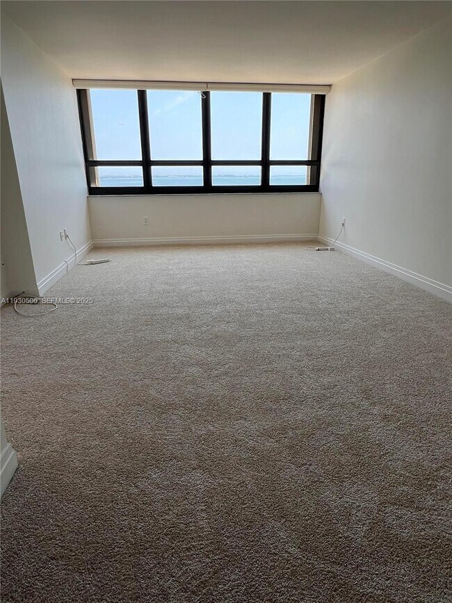 Building Photo - 2 Grove Isle Dr