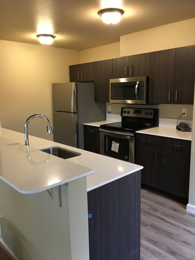 Building Photo - Apartment near downtown Hillsboro