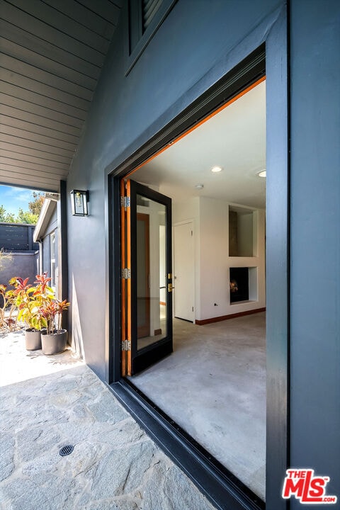 Building Photo - 445 Westmount Dr