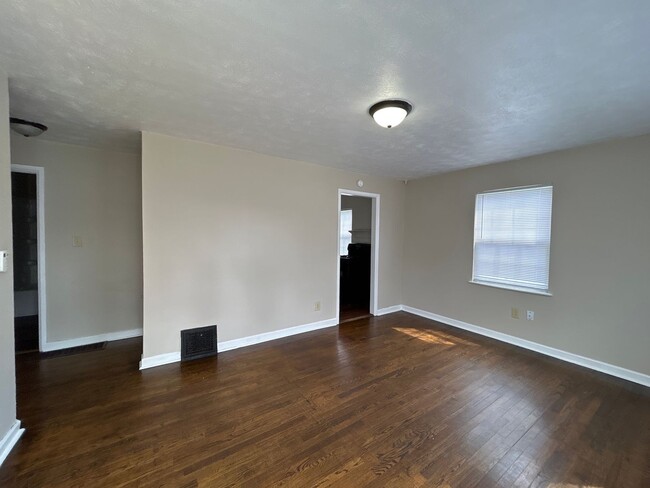 Building Photo - 506 S Illinois St