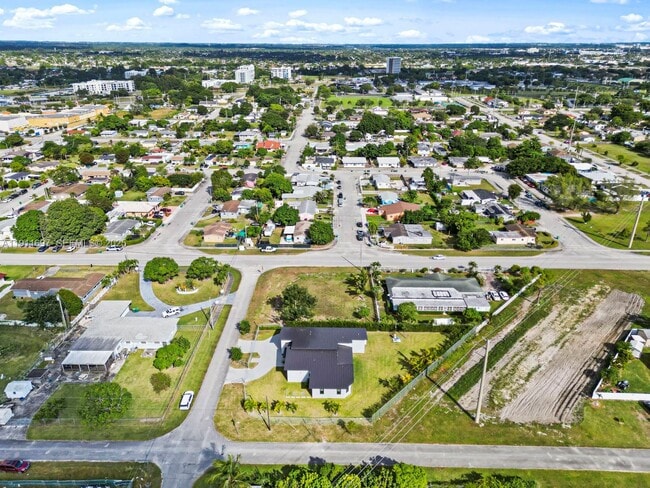 Building Photo - 22451 SW 118th Ave