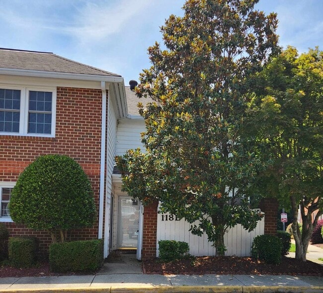 Building Photo - Adorable York County Condo