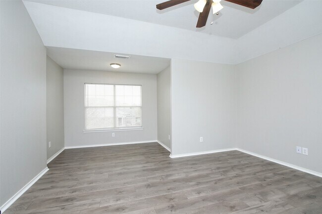 Building Photo - 18926 Piney Way Dr
