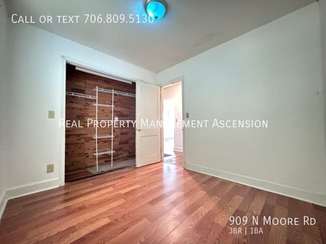 Building Photo - 909 N Moore Rd