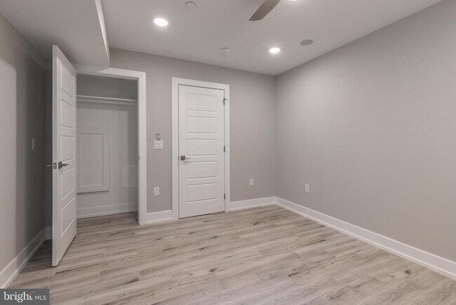 Building Photo - 141 W Huntingdon St