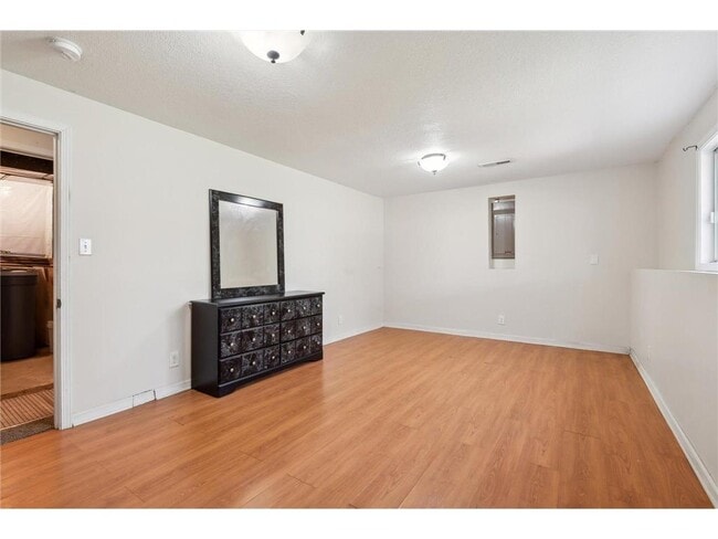 Building Photo - 2340 Edinbrook Terrace