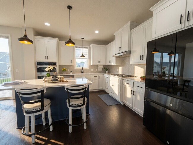 Building Photo - Gorgeous 3bed 3bath Home, Nestled in The Desirable Harvest West Neighborhood of Chaska
