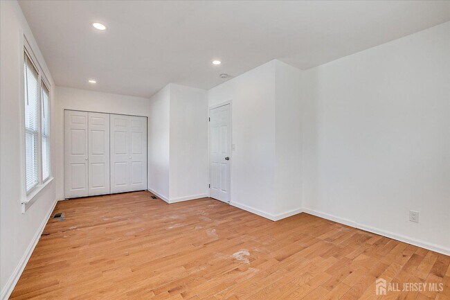 Building Photo - 385 Pierson Ave