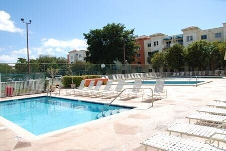 Building Photo - PARADISE ISLES APARTMENTS