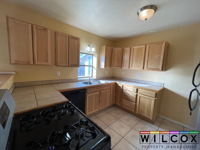 Building Photo - Charming 2-Bedroom Home Steps from Local Conveniences