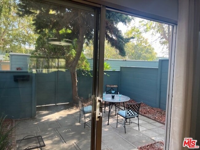 Building Photo - 5286 Village Green