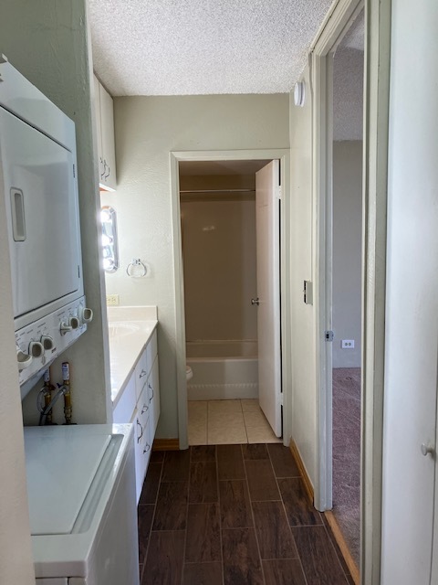 hallway to bath with washer/dryer - 98-500 Koauka Loop