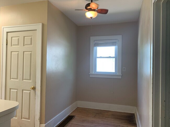 Building Photo - 4 Bedroom Near NDSU!!