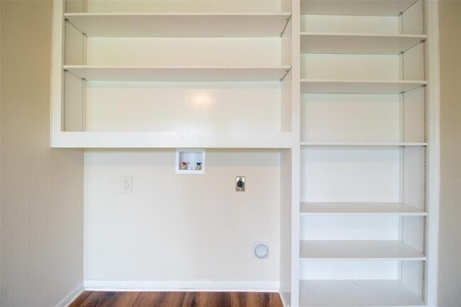 Building Photo - 7920 Rockwood Ln