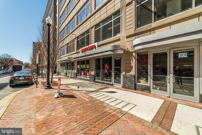 Building Photo - 1021 N Garfield St