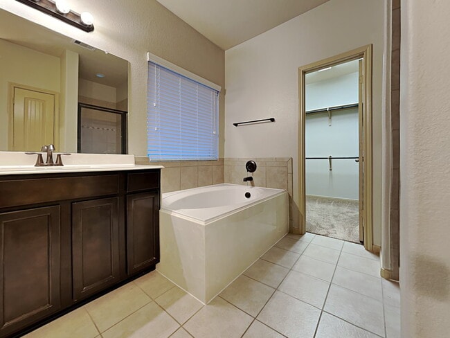 Building Photo - Charming Move-In Ready Ranch in Deer Run E...