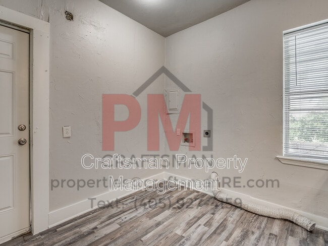 Building Photo - 1226 NW 8th St