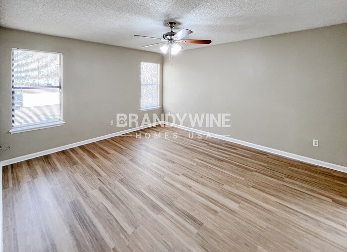 Building Photo - 7901 Winterwood Cir N