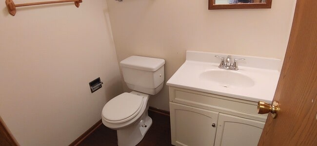 Building Photo - 300 Teak Ln