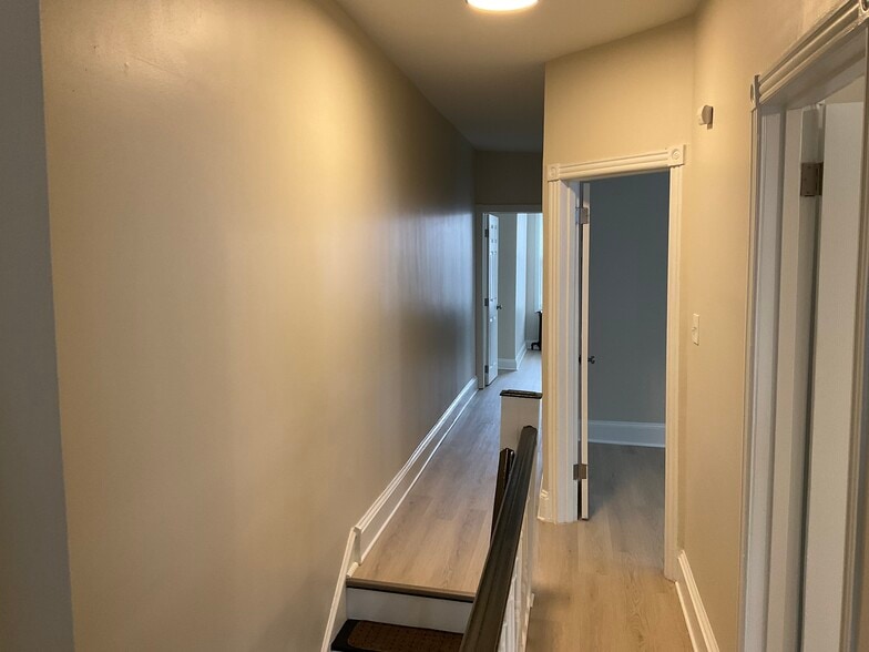 Building Photo - 5465 Pine St