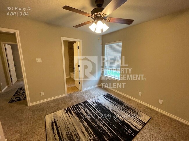 Building Photo - 921 Karey Dr