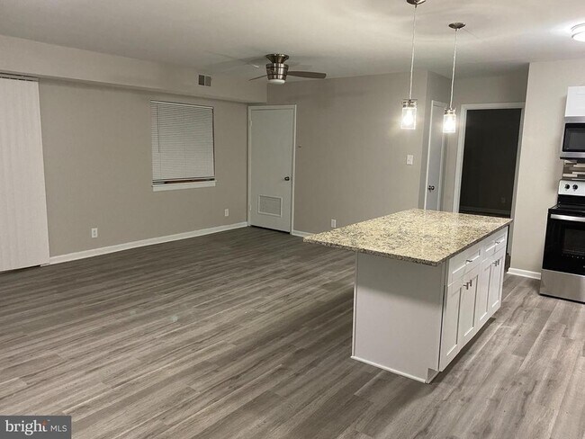 Building Photo - 6220 Edsall Rd