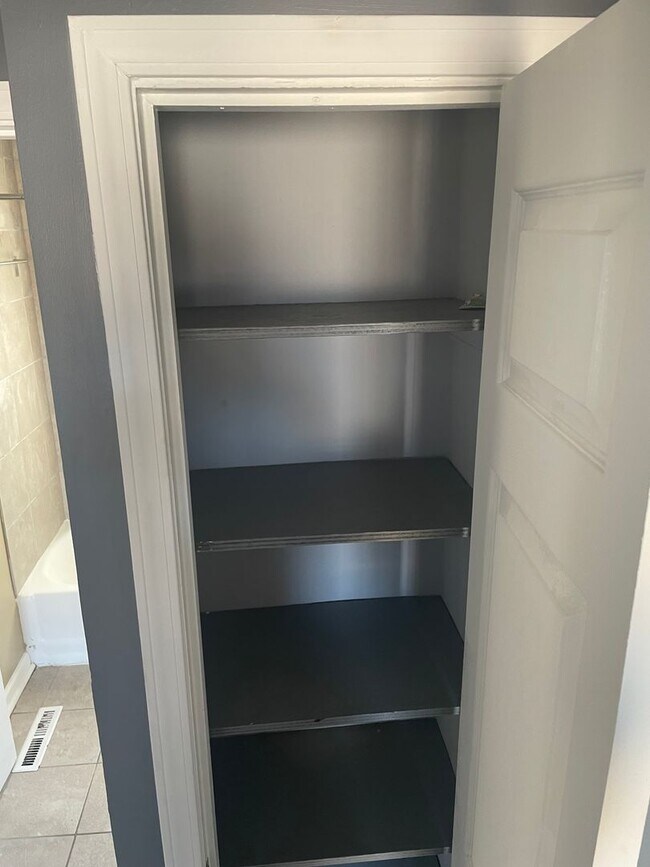 Building Photo - Brick Home with 2 Bathrooms