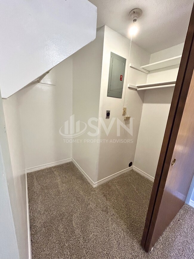 Building Photo - 200 Parma Dr