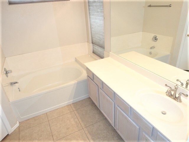 Building Photo - 9045 W Holly St