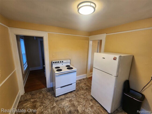 Building Photo - 400 Stratford Rd