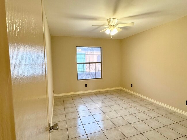 Building Photo - 207 Martingale