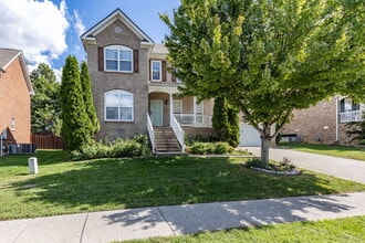 Building Photo - Spacious Spring Hill Rental in Sought-Afte...
