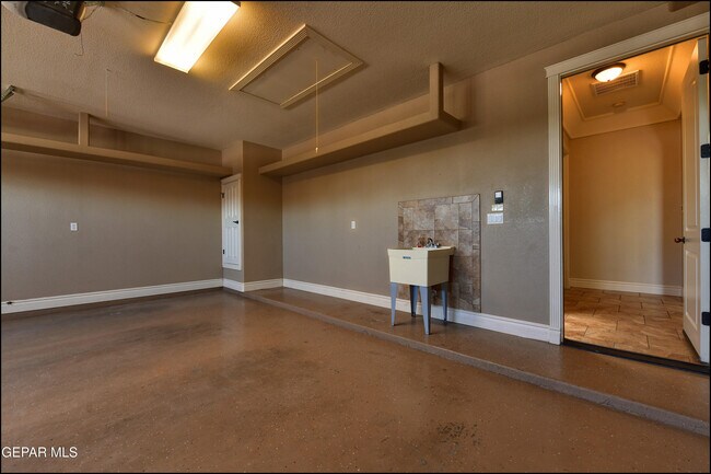 Building Photo - 7379 Black Mesa Dr