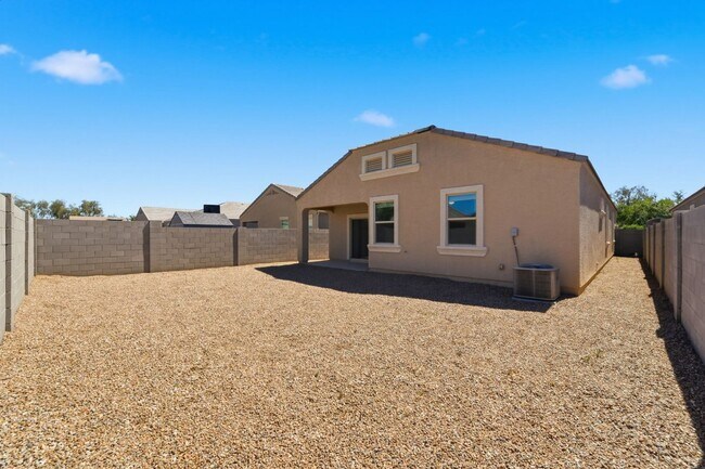 Building Photo - Stylish 3BR Home with Granite Counters + Community Parks & Splash Pads