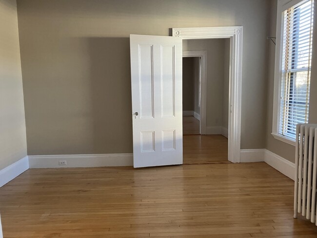 Building Photo - 322 Spring St