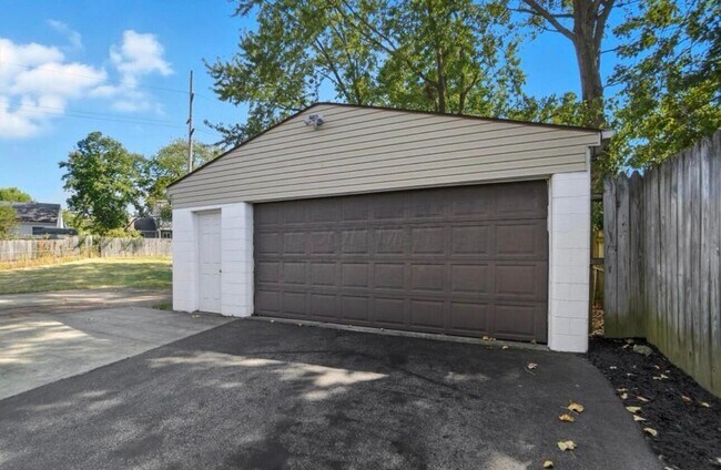 Building Photo - 5401 Spire Ln