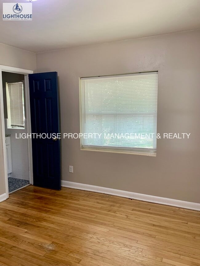 Building Photo - Fantastic 3 bed/2 bath home in Edgewood Ma...