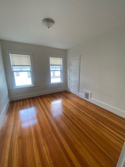 Building Photo - 21 Bentley St
