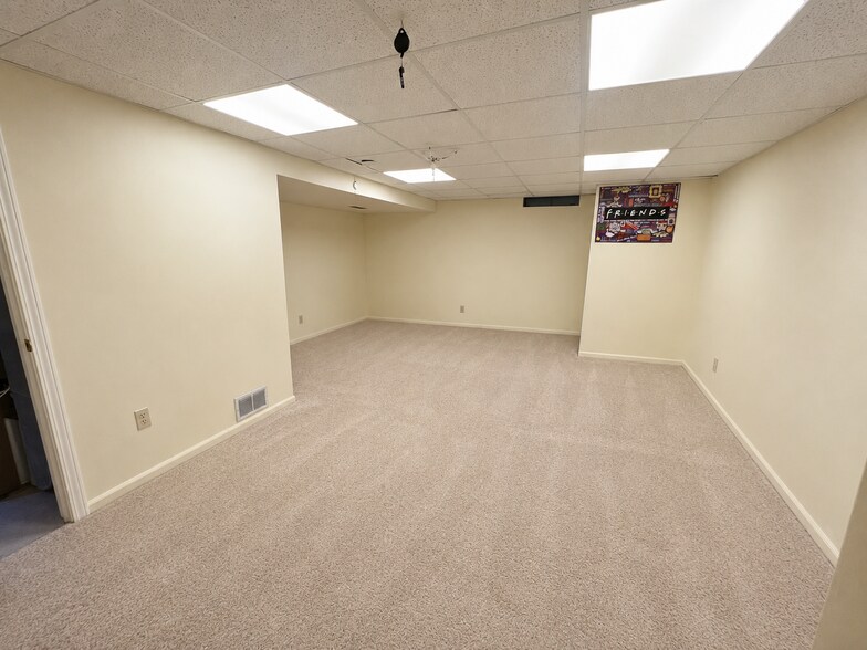 Building Photo - 43584 Yorkville Dr