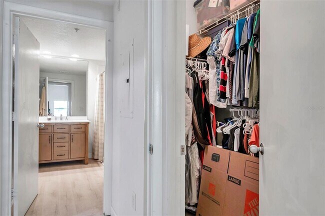 Building Photo - 520 S Armenia Ave