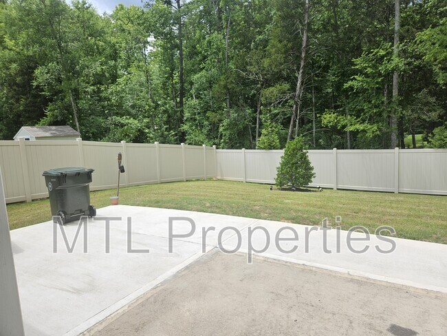 Building Photo - 195 Bezelle Ave
