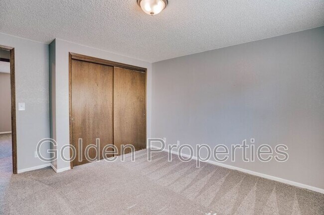 Building Photo - 3703 E Pine Hill Dr