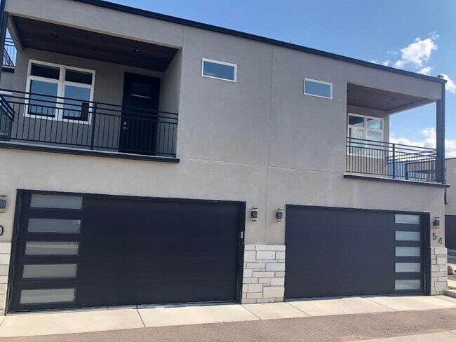Building Photo - Beautiful 3 Bed, 4 Bath Home, Stunning Views from Rooftop Deck, D-12, close to DT and Military
