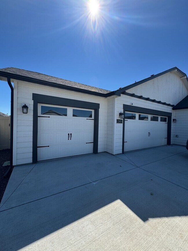 Building Photo - 2303 S 58th Ave