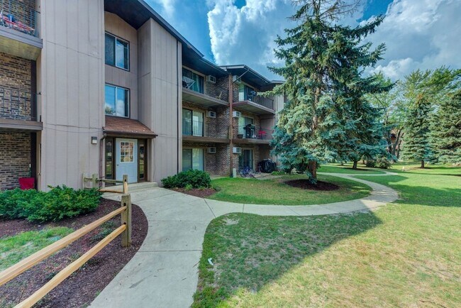 Building Photo - 8108 Waterbury Ct