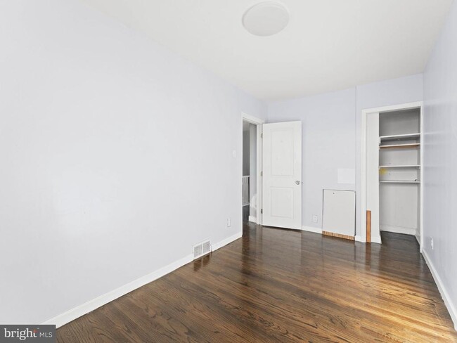 Building Photo - 6643 Algard St