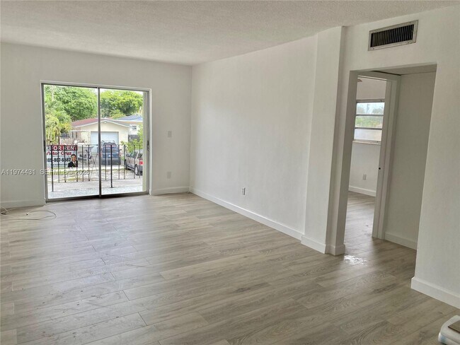 Building Photo - 380 E 35th St