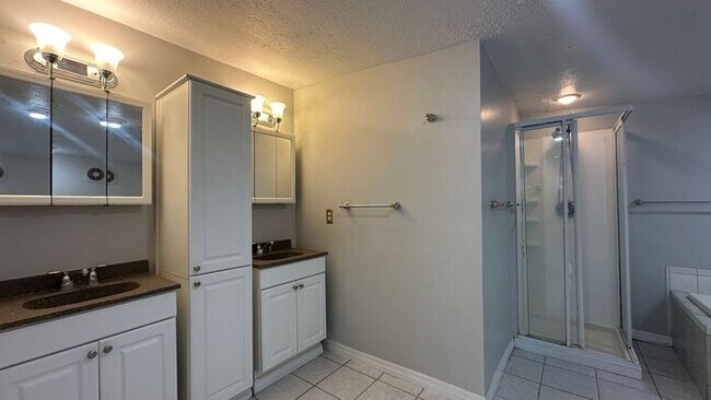 Building Photo - Spacious 3 Bed, 2 Bath Just Minutes from the Beach