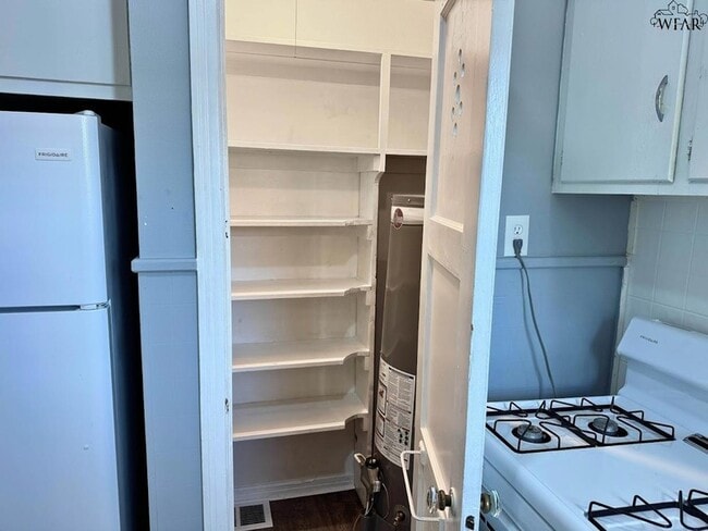 Building Photo - 1801 Rose St