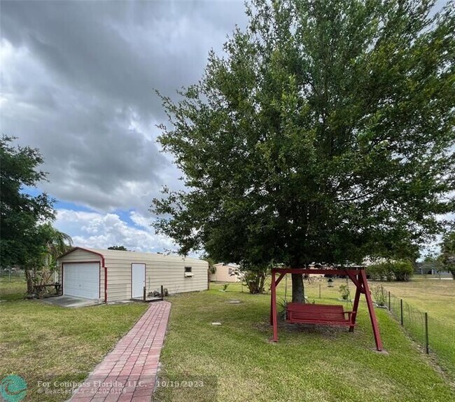 Building Photo - 1051 SW 85th Way